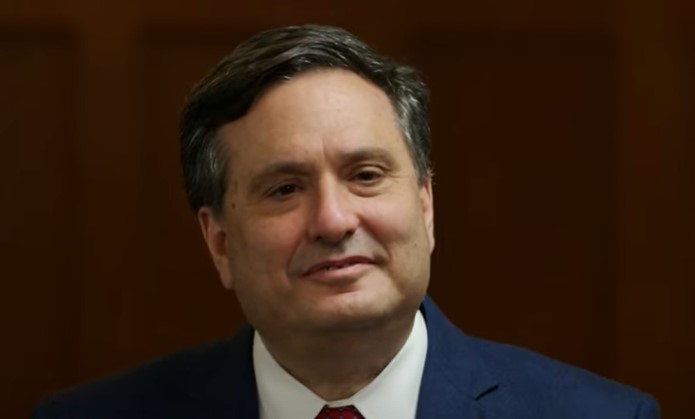 How not to write a profile of Ron Klain