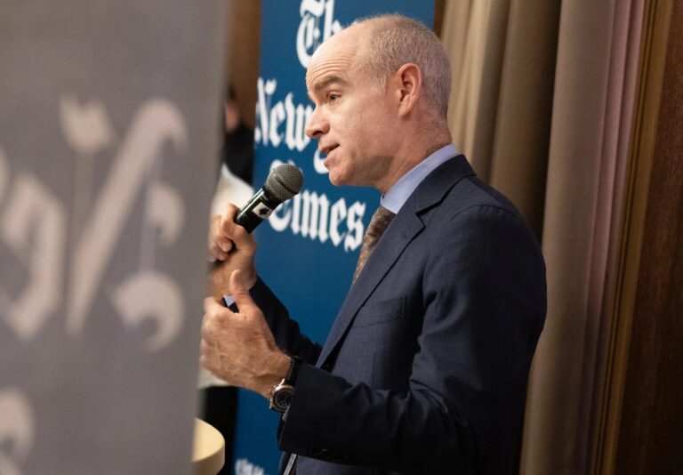 (New York Times photo of Joe Kahn)